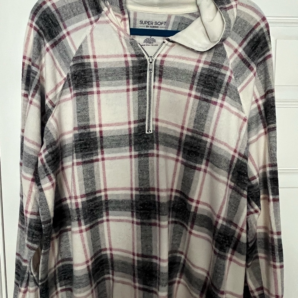 TORRID PULLOVER HOODIE SZ 2